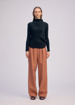 A model wears the ISSEY MIYAKE MISTY PLEATS misty-pleats-shirt-black-5.
