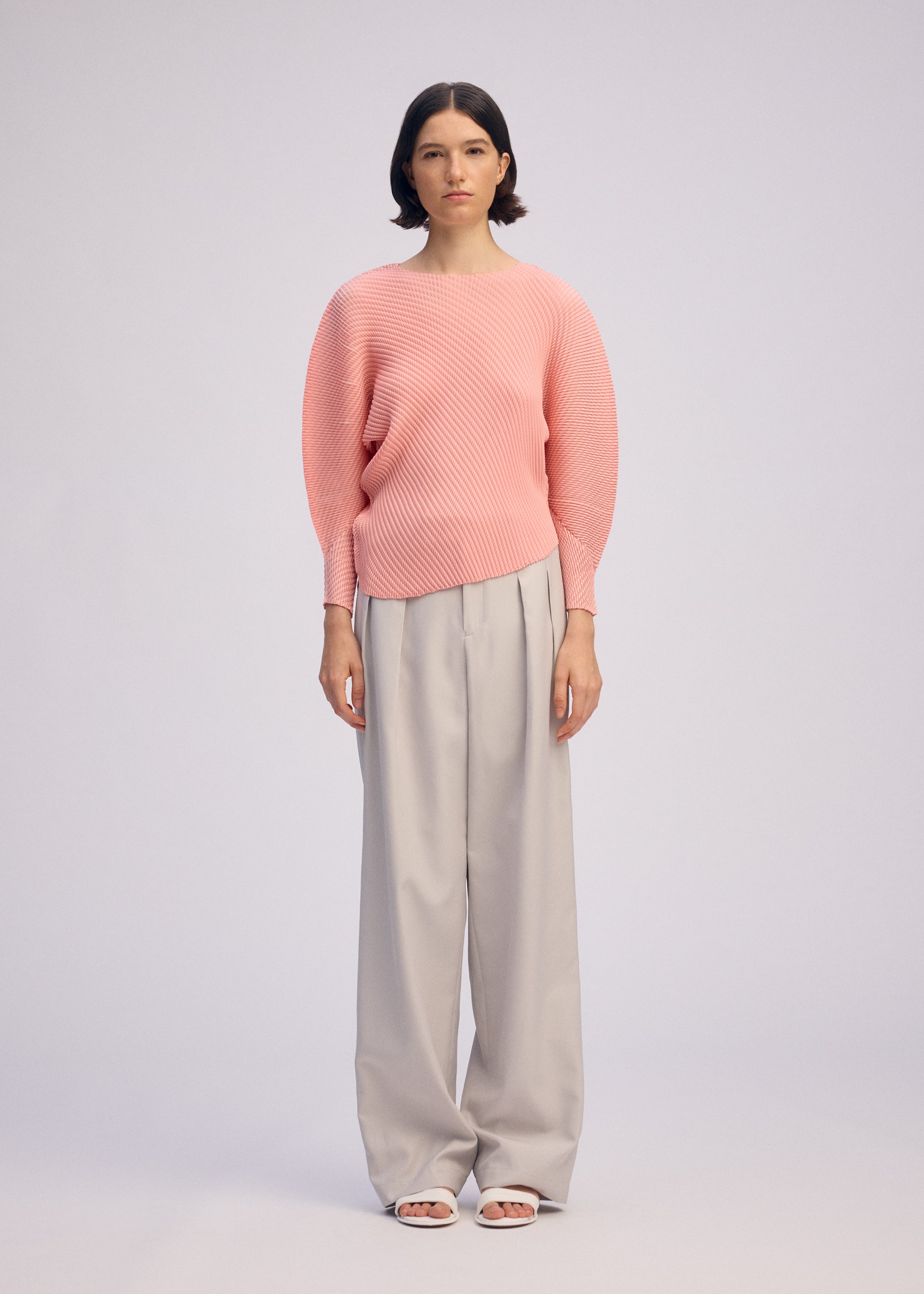 A model wears the ISSEY MIYAKE MISTY PLEATS misty-pleats-shirt-black-6.