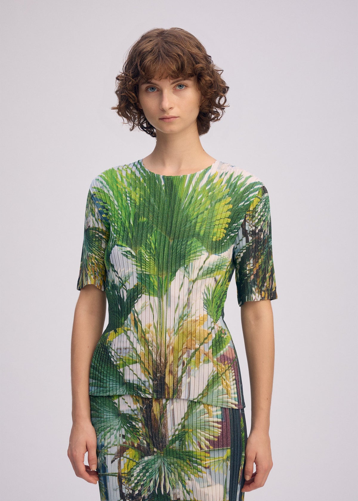 A model wears the Issey Miyake URBAN JUNGLE PLEATS shirt.