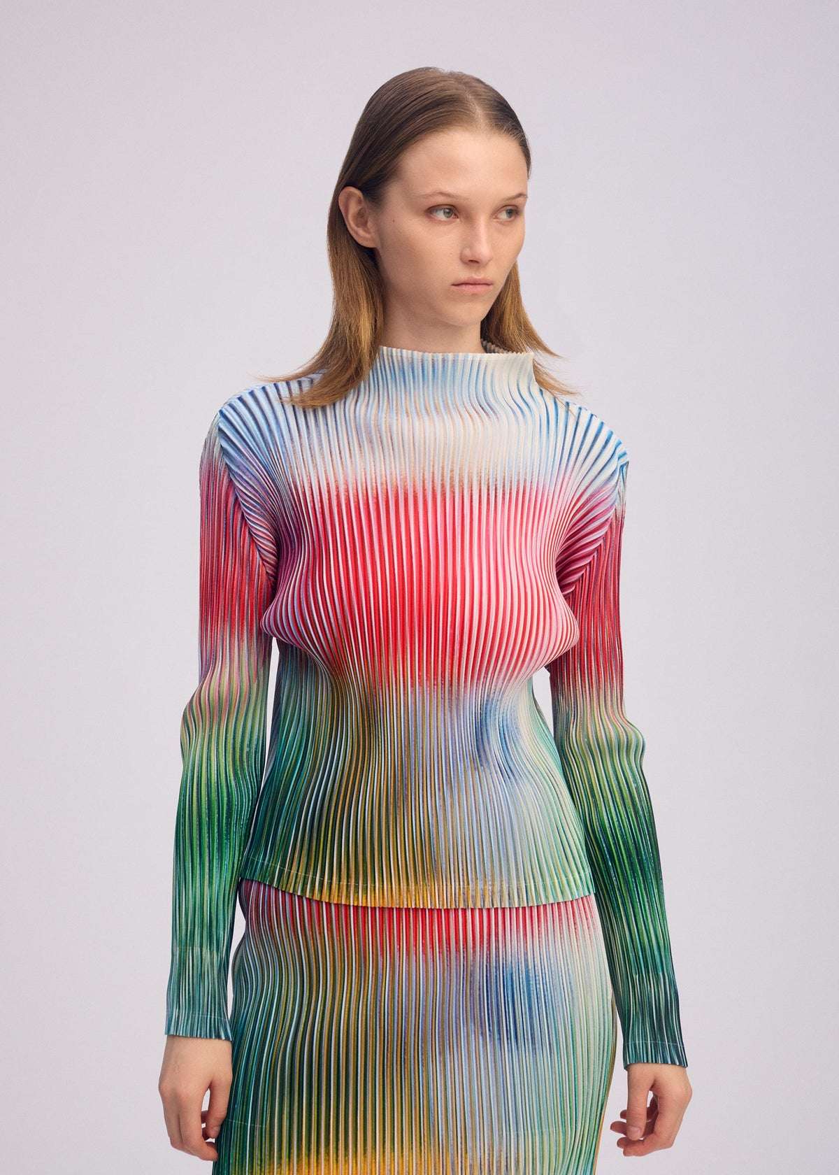 A model wears the ISSEY MIYAKE OBSCURE PLEATS prêt à porter.