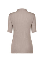 A detail shot of the ISSEY MIYAKE HATCHING PLEATS prêt à porter.