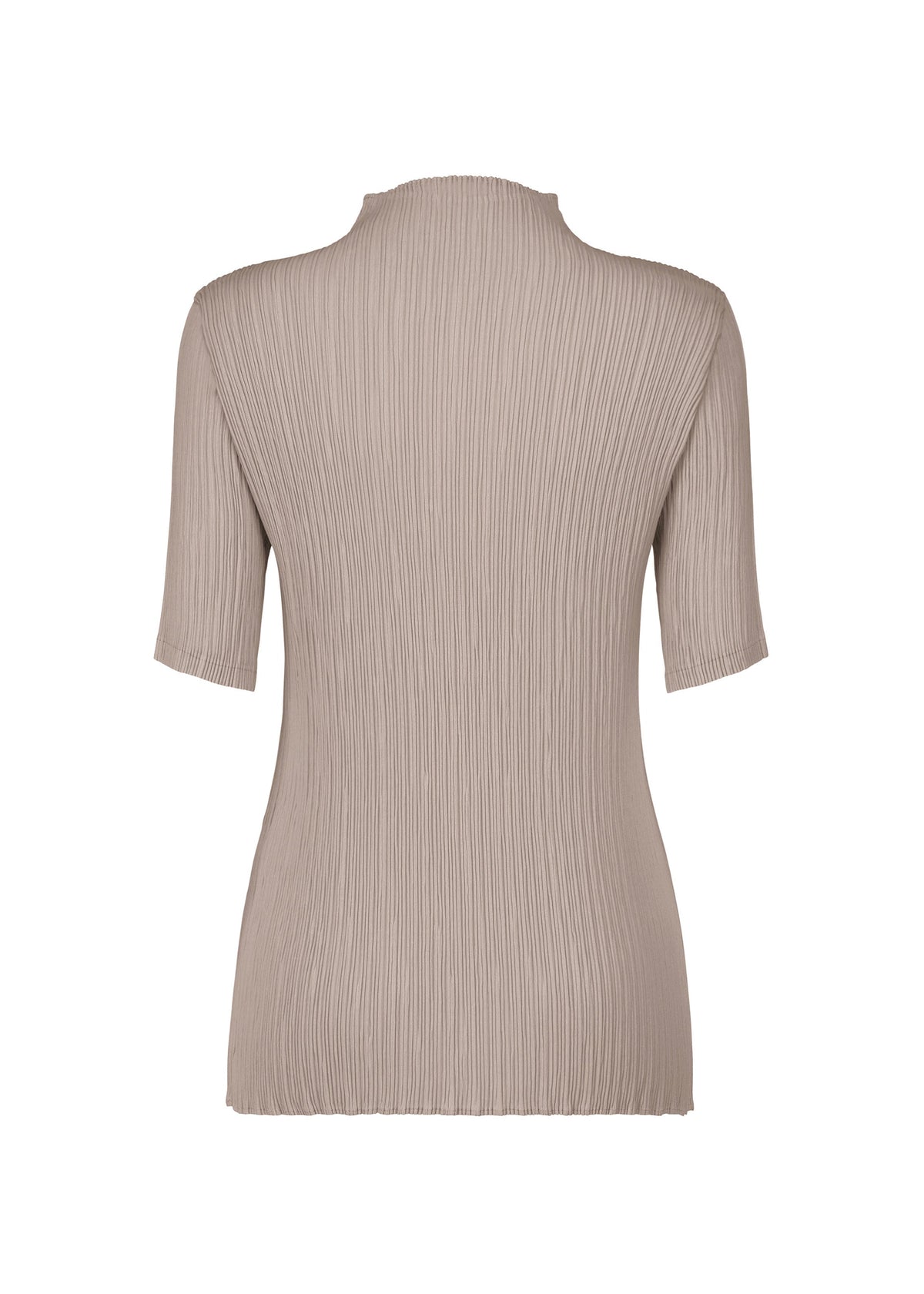 A detail shot of the ISSEY MIYAKE HATCHING PLEATS prêt à porter.