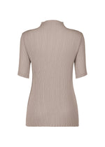 A detail shot of the ISSEY MIYAKE HATCHING PLEATS prêt à porter.