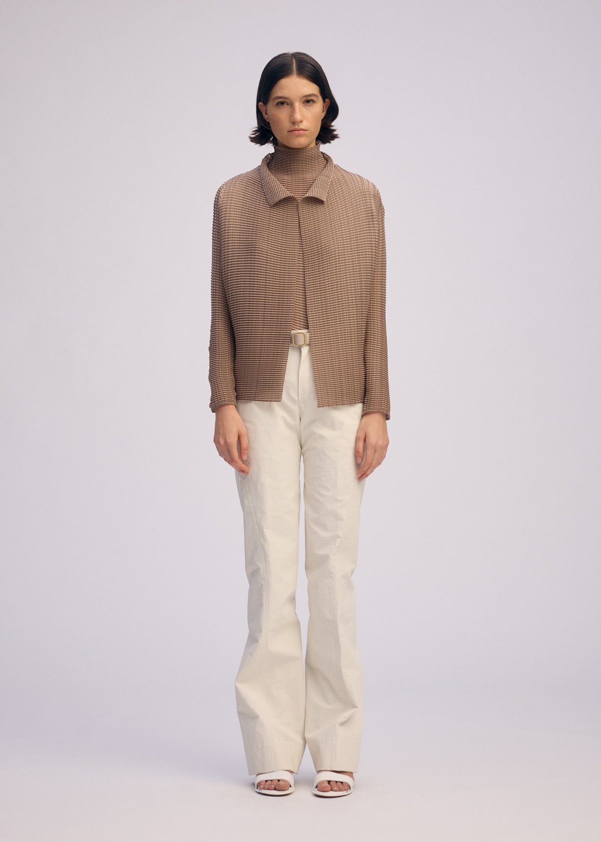 A model wears the ISSEY MIYAKE WOOLY PLEATS 66 prêt à porter.