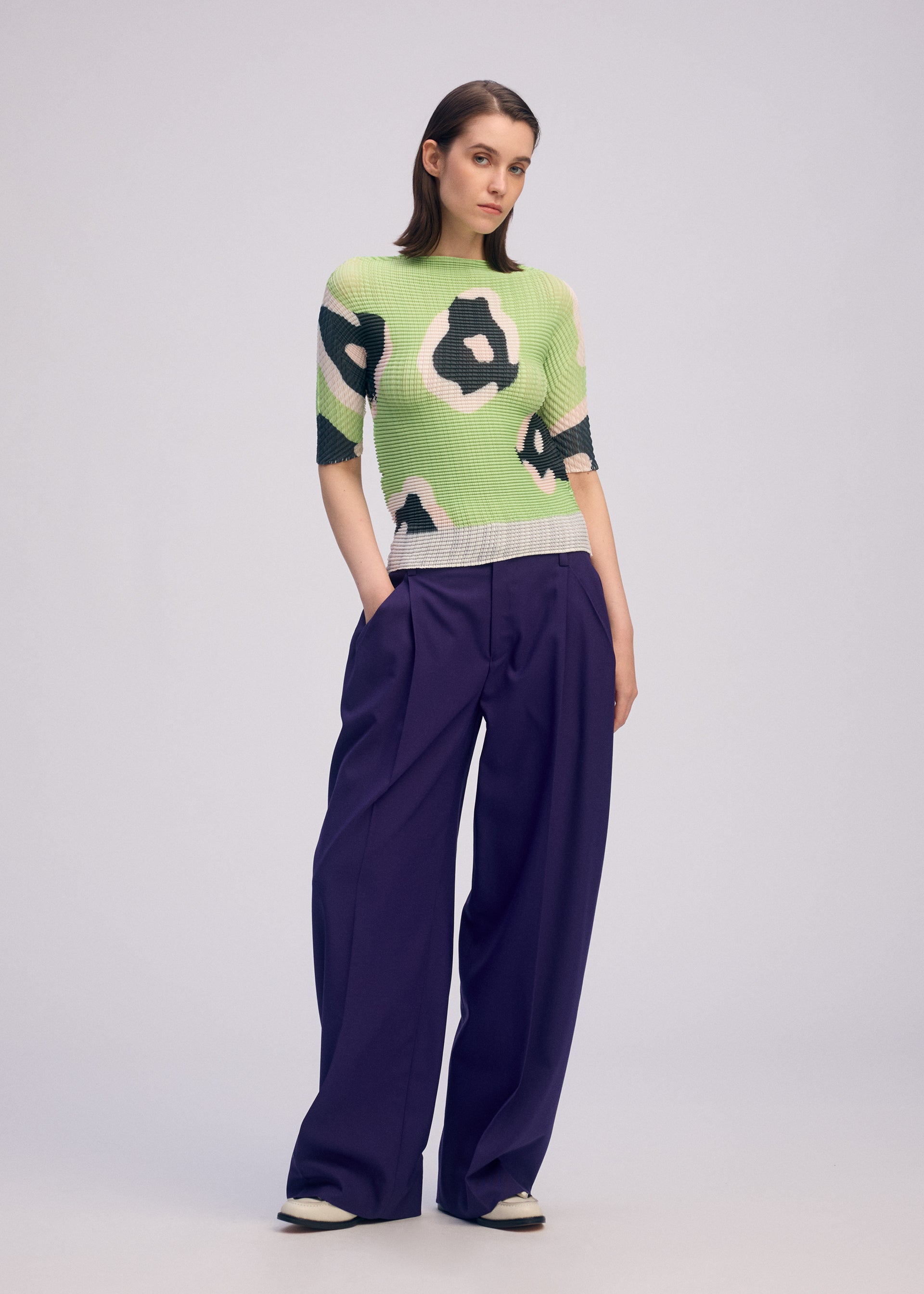 VERVE PLEATS TOP Top Black-Hued – ISSEY MIYAKE EU