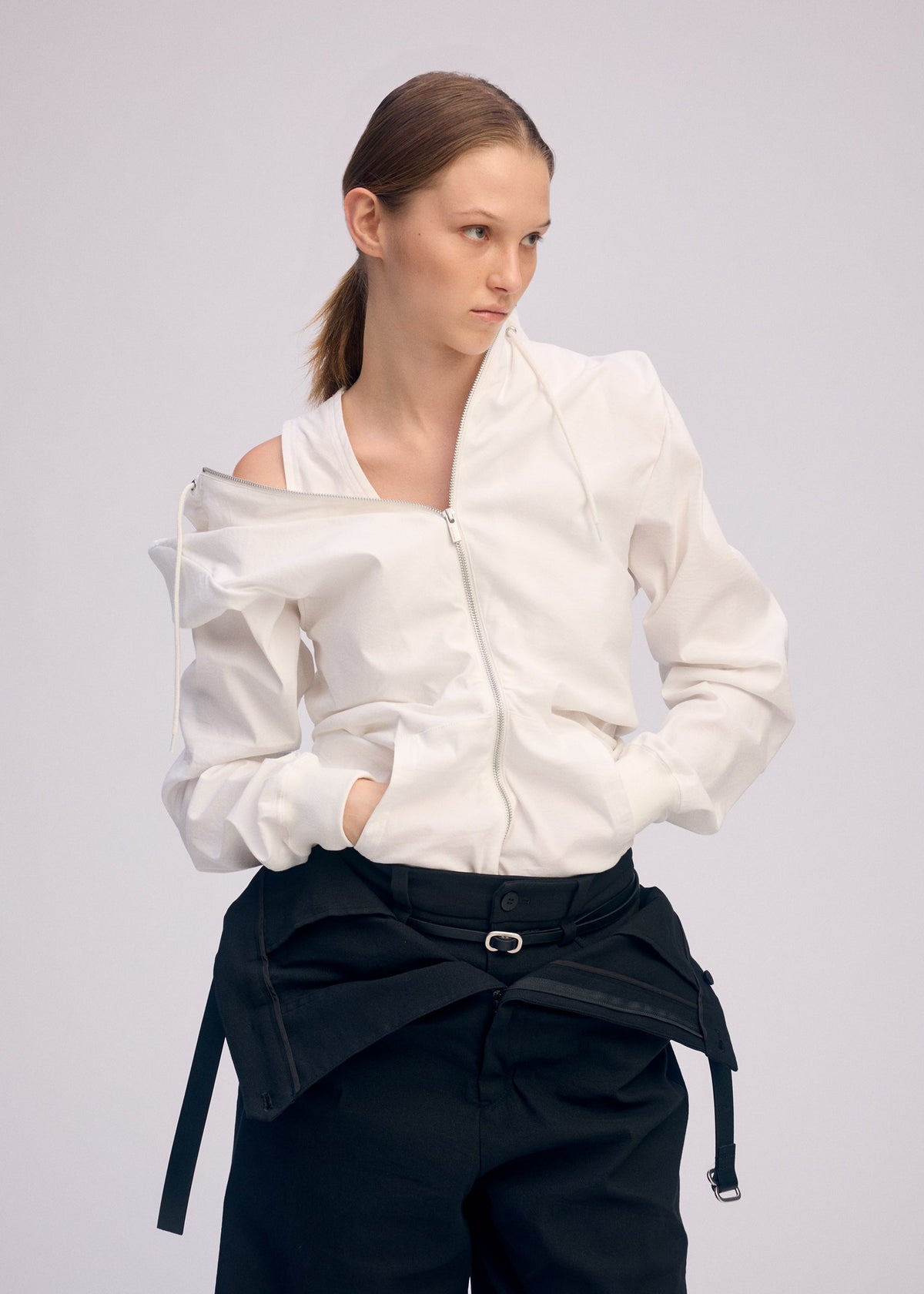 A model wears the Issey Miyake GENERIC WEAR prêt à porter.