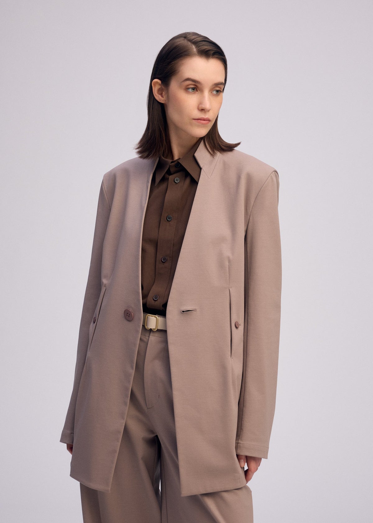 A model wears the ISSEY MIYAKE SIMPLE ENSEMBLE prêt à porter.