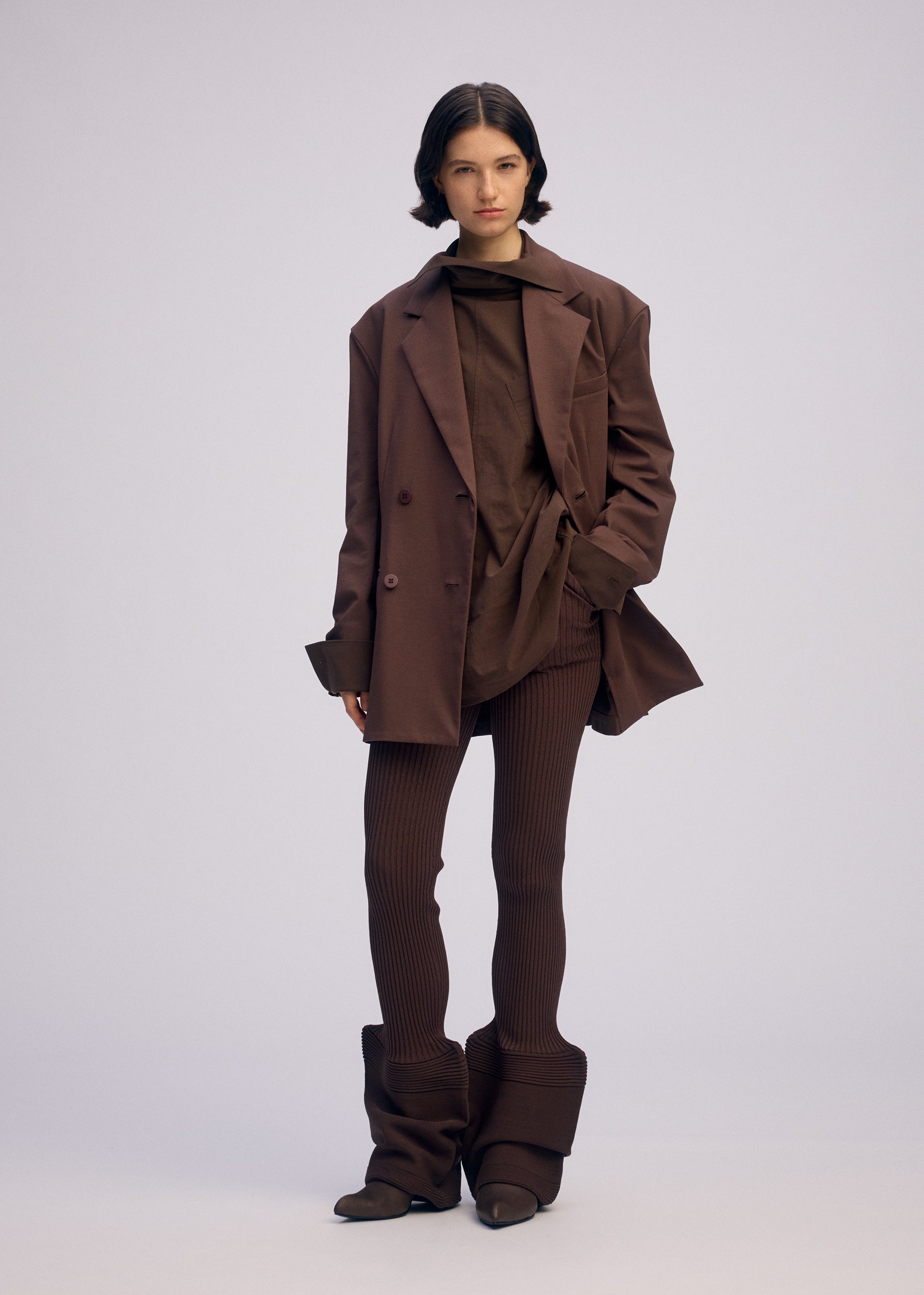 A model wears the ISSEY MIYAKE SIMPLE ENSEMBLE prêt à porter.