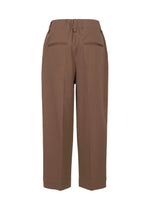 A detail shot of the ISSEY MIYAKE SIMPLE ENSEMBLE prêt à porter.