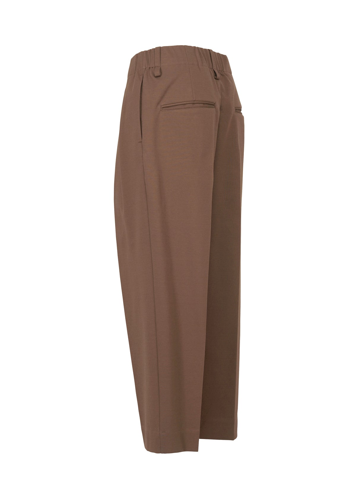 A detail shot of the ISSEY MIYAKE SIMPLE ENSEMBLE prêt à porter.