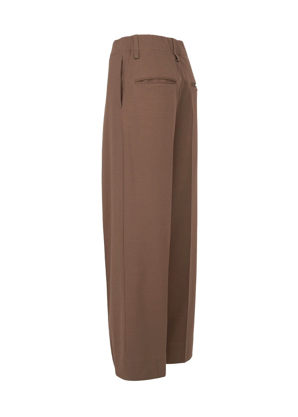 A detail shot of the ISSEY MIYAKE SIMPLE ENSEMBLE prêt à porter.