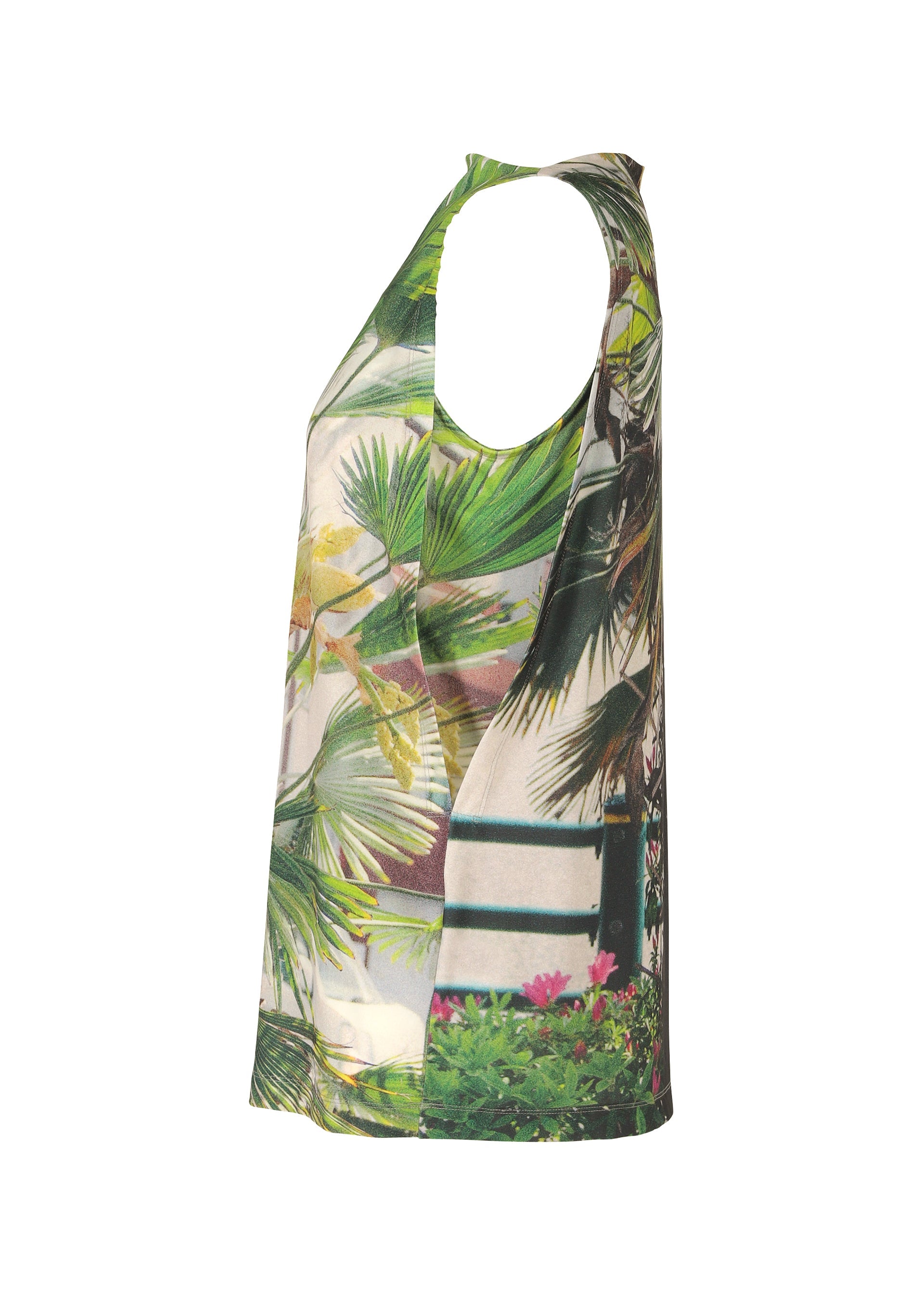 A detail shot of the Issey Miyake URBAN JUNGLE JERSEY shirt.