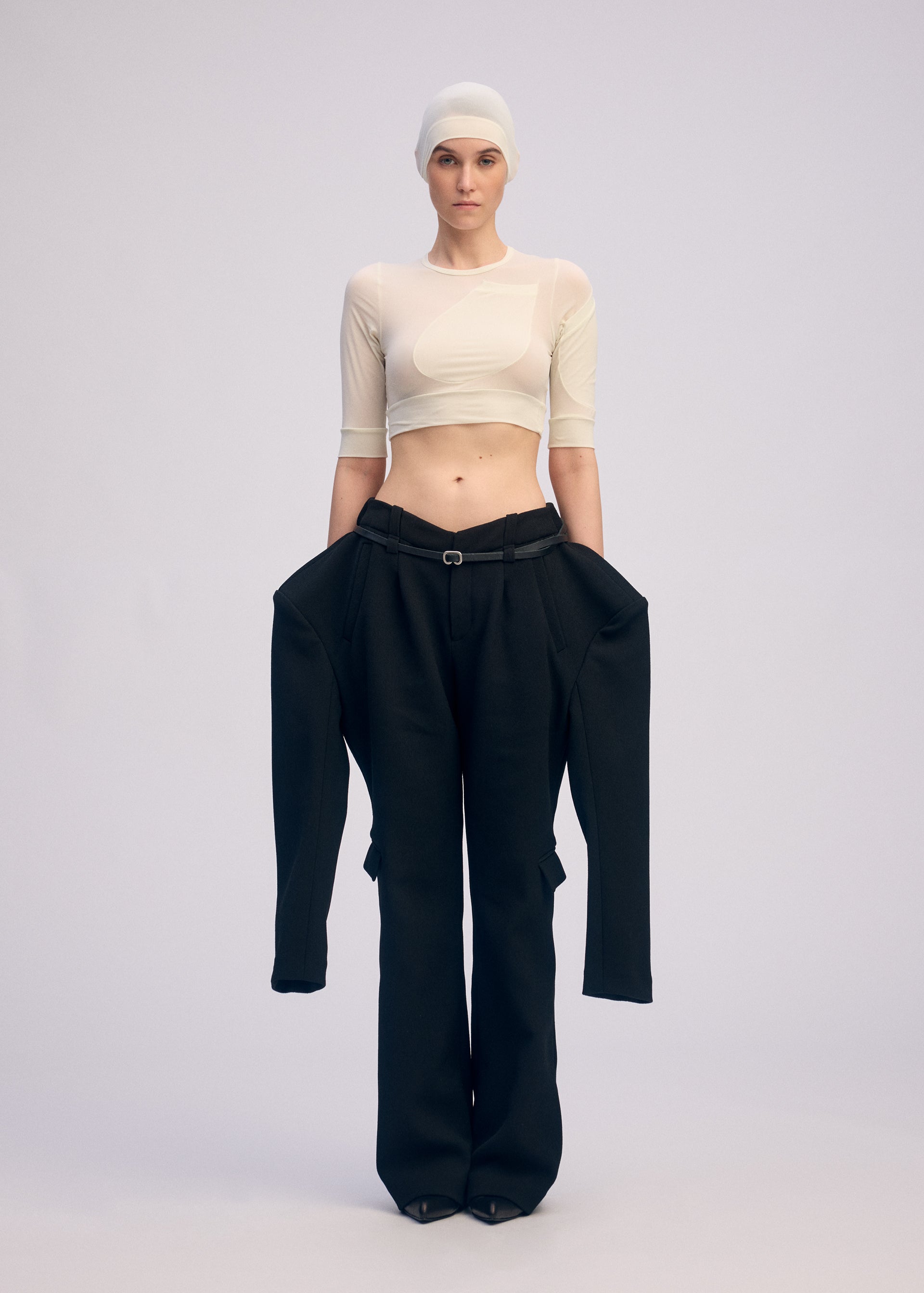 A model wears the ISSEY MIYAKE A SHOPPERS BODY prêt à porter.