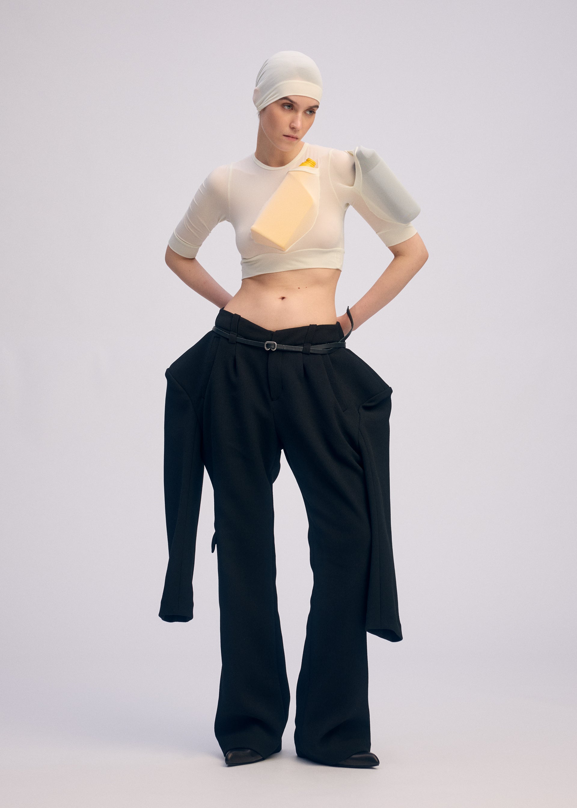 A model wears the ISSEY MIYAKE A SHOPPERS BODY prêt à porter.