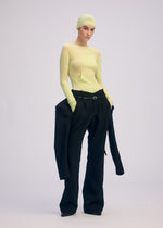 A model wears the ISSEY MIYAKE A SHOPPERS BODY prêt à porter.