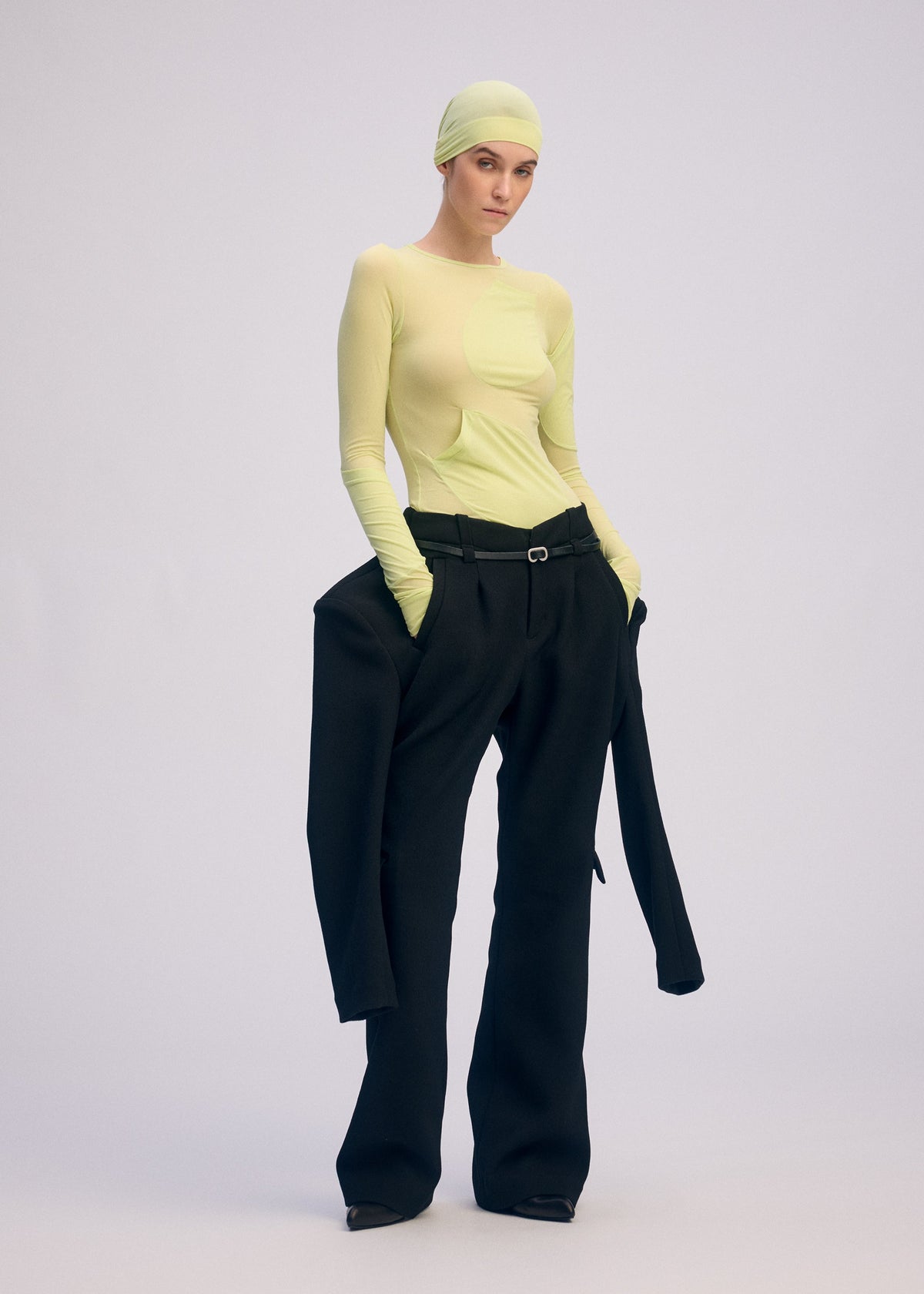 A model wears the ISSEY MIYAKE A SHOPPERS BODY prêt à porter.