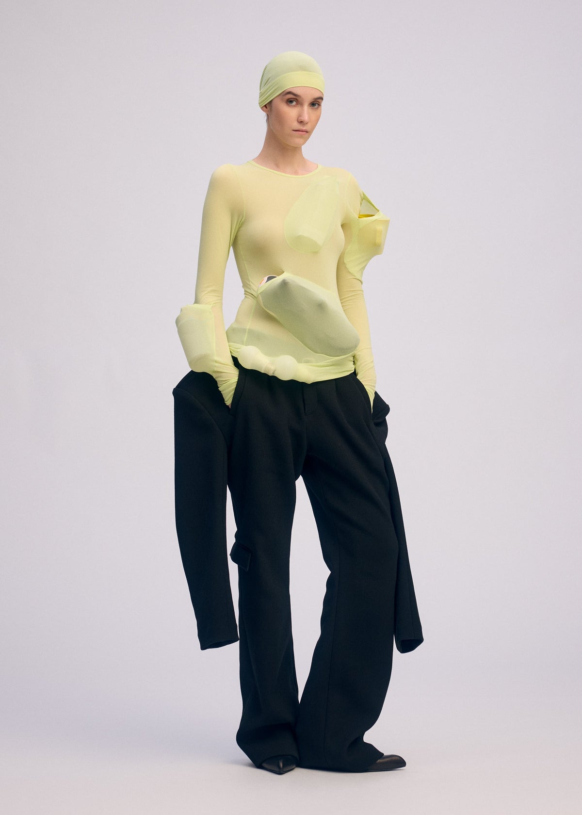 A model wears the ISSEY MIYAKE A SHOPPERS BODY prêt à porter.