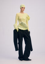 A model wears the ISSEY MIYAKE A SHOPPERS BODY prêt à porter.