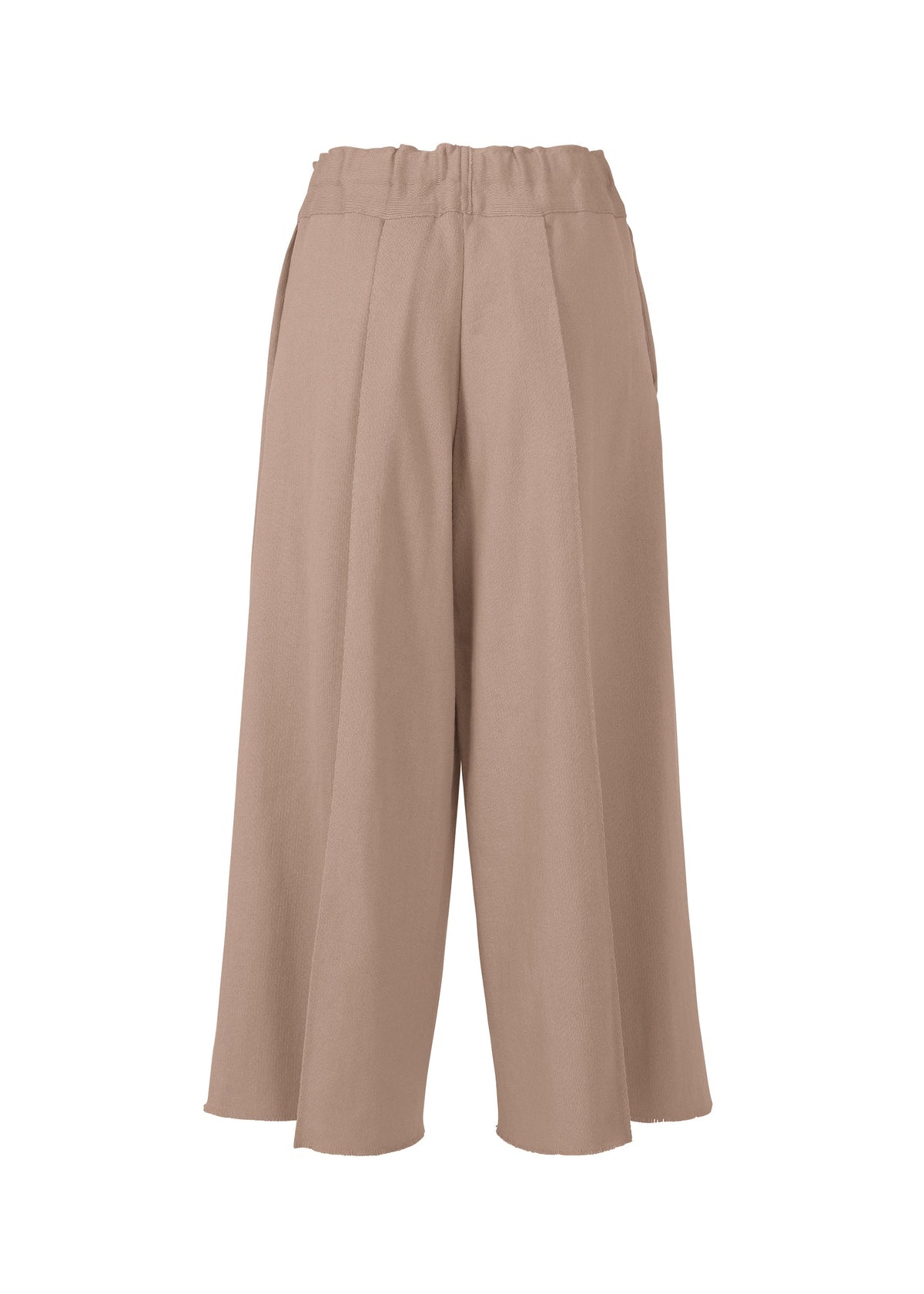 A detail shot of the ISSEY MIYAKE CAMPAGNE prêt à porter.