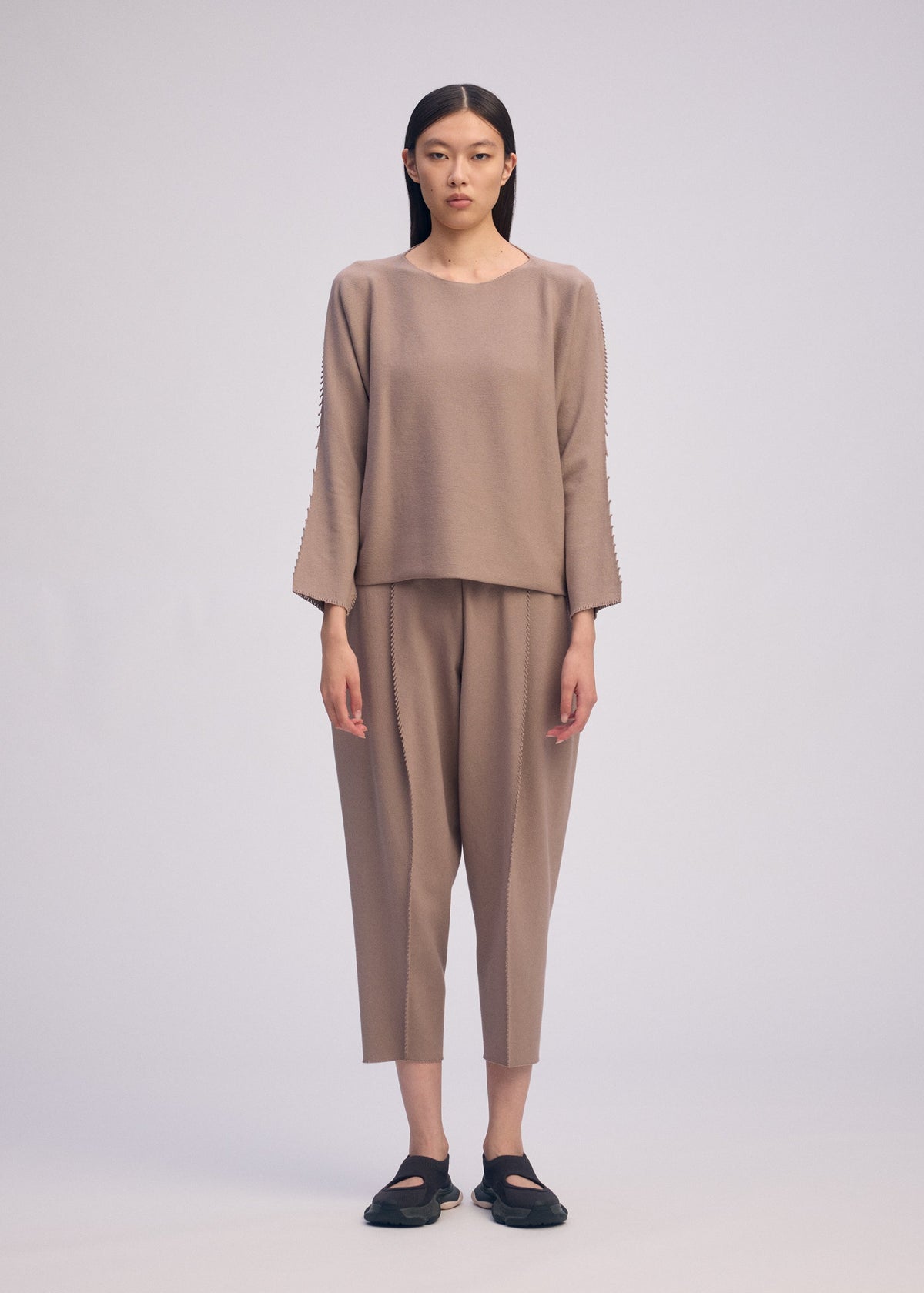 A model wears the ISSEY MIYAKE CAMPAGNE prêt à porter.