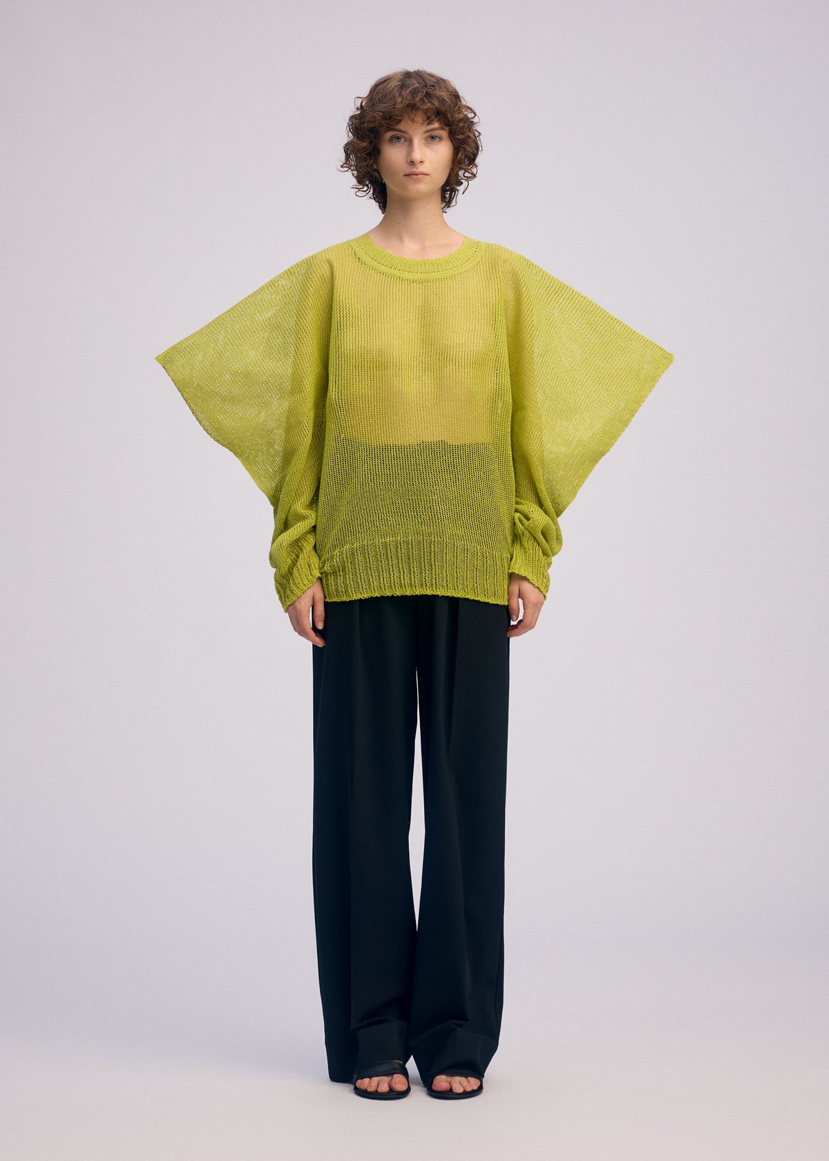 A model wears the Issey Miyake CIALDA prêt à porter.