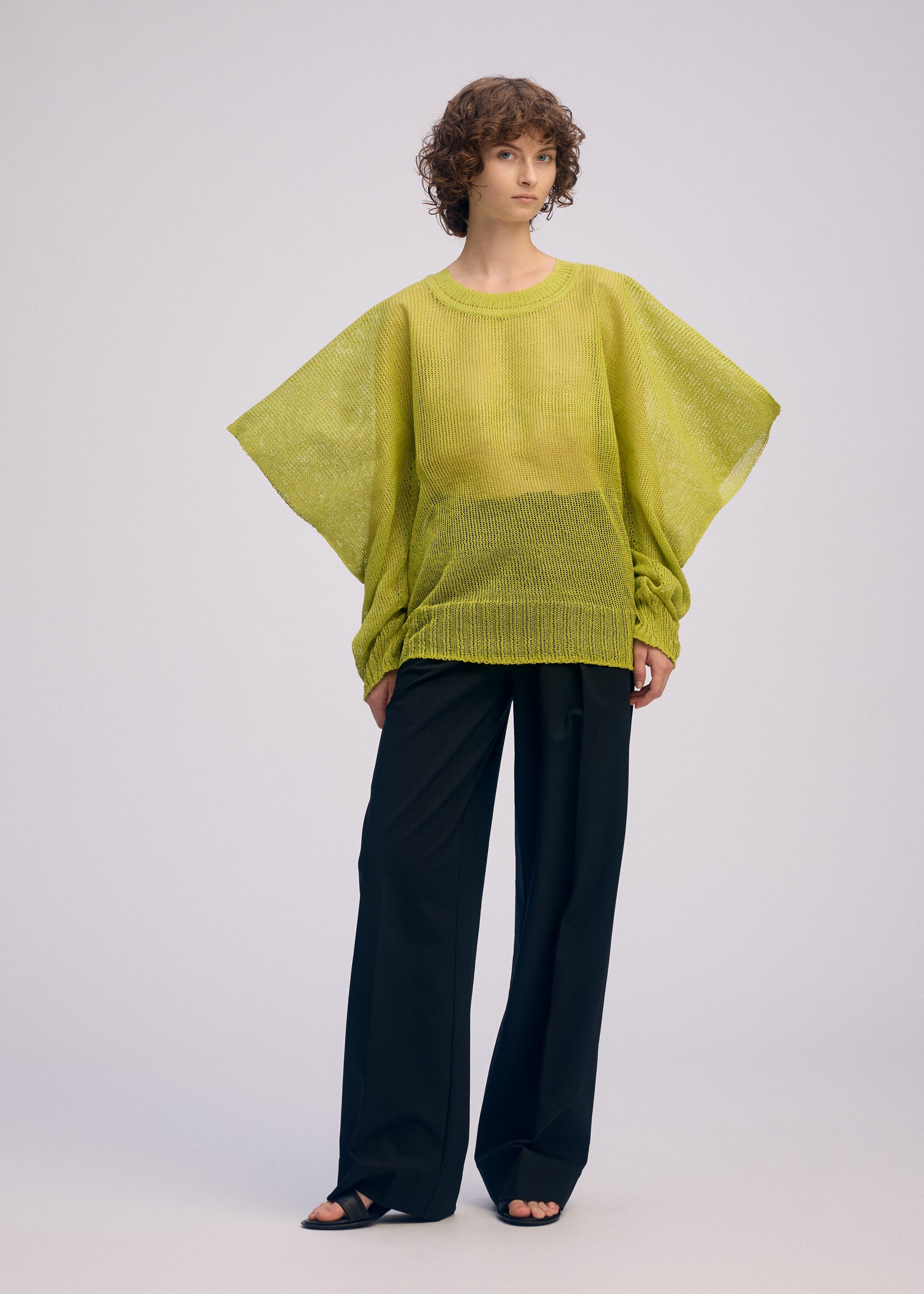 A model wears the Issey Miyake CIALDA prêt à porter.