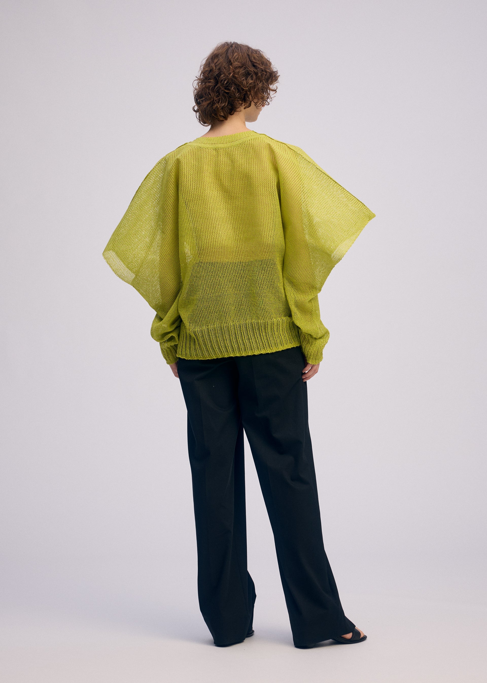 A model wears the Issey Miyake CIALDA prêt à porter.