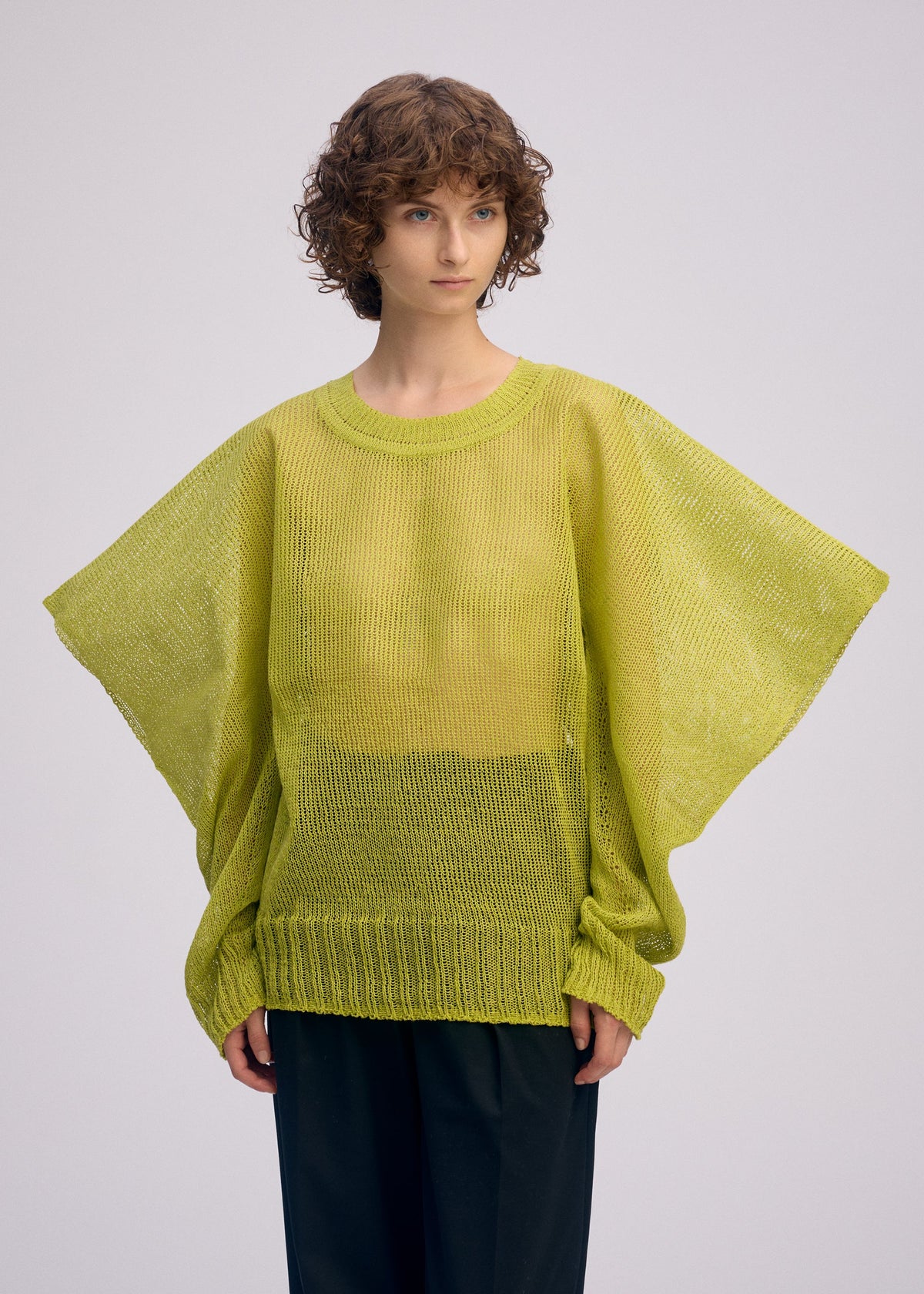 A model wears the Issey Miyake CIALDA prêt à porter.