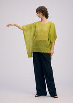 A model wears the Issey Miyake CIALDA prêt à porter.
