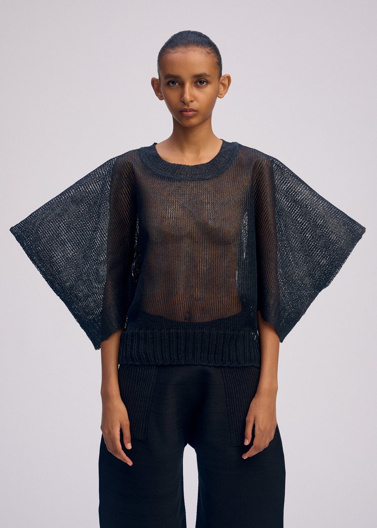 A model wears the Issey Miyake CIALDA prêt à porter.