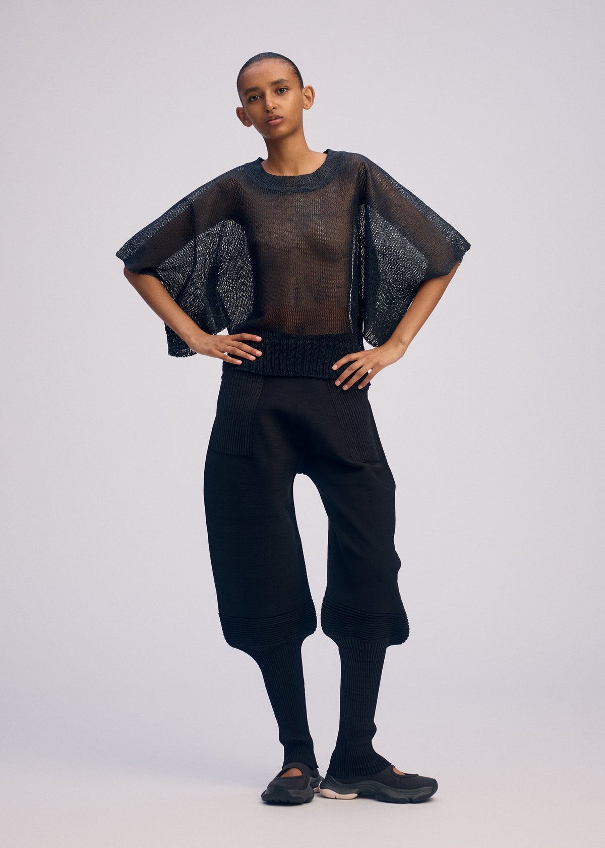 A model wears the Issey Miyake CIALDA prêt à porter.