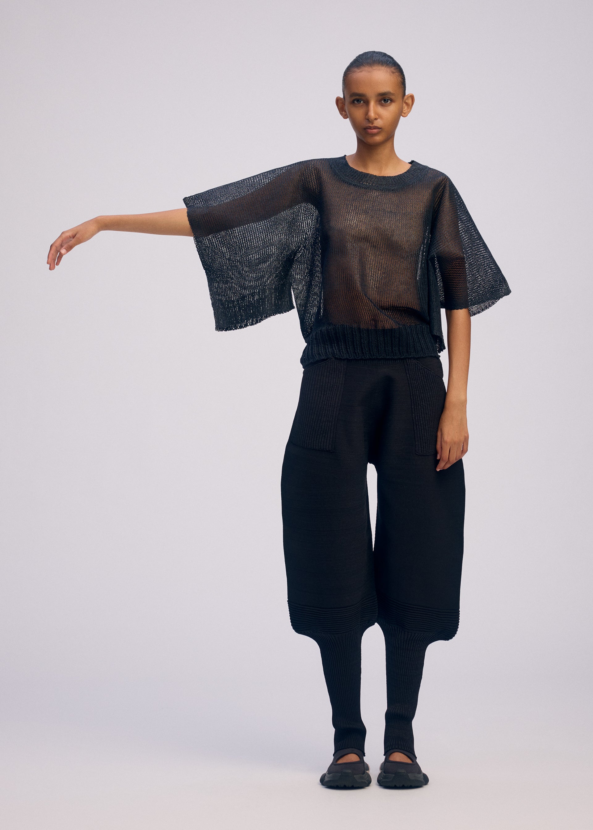 A model wears the Issey Miyake CIALDA prêt à porter.