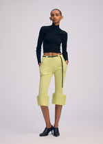 A model wears the ISSEY MIYAKE ELEPHANT KNIT prêt à porter.