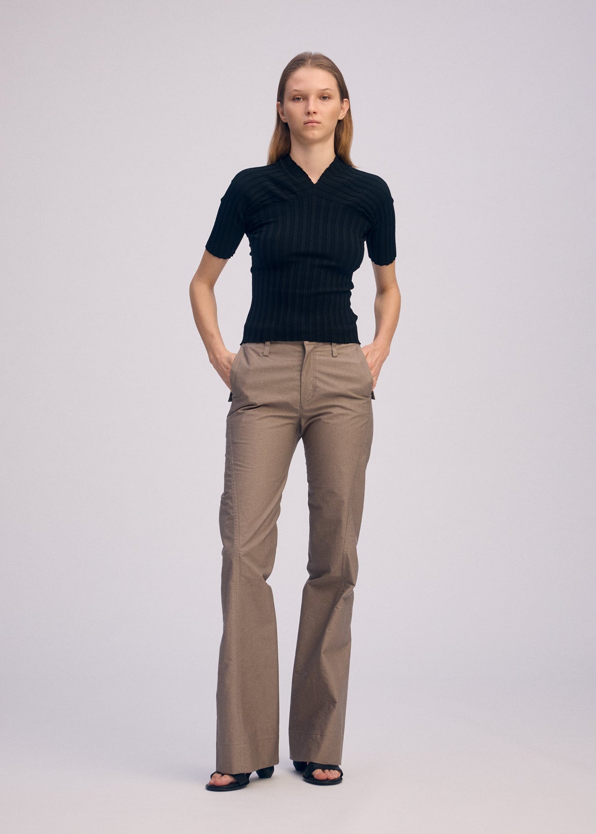 A model wears the ISSEY MIYAKE ELEPHANT KNIT prêt à porter.