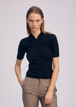 A model wears the ISSEY MIYAKE ELEPHANT KNIT prêt à porter.