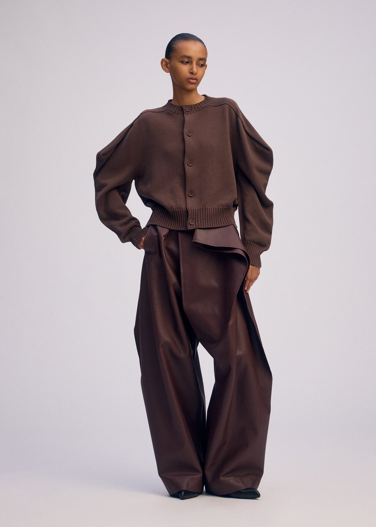 A model wears the ISSEY MIYAKE AKIMBO KNIT prêt à porter.