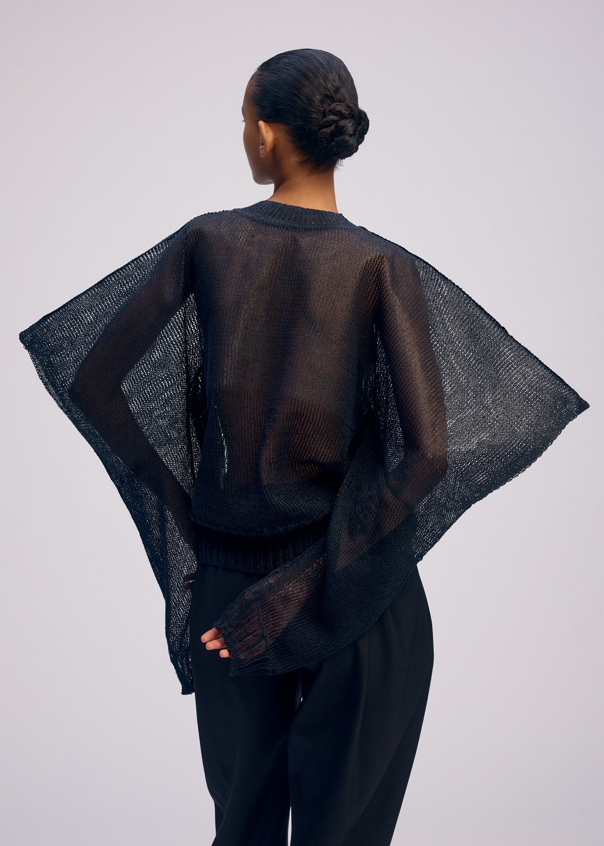 A model wears the Issey Miyake CIALDA prêt à porter.
