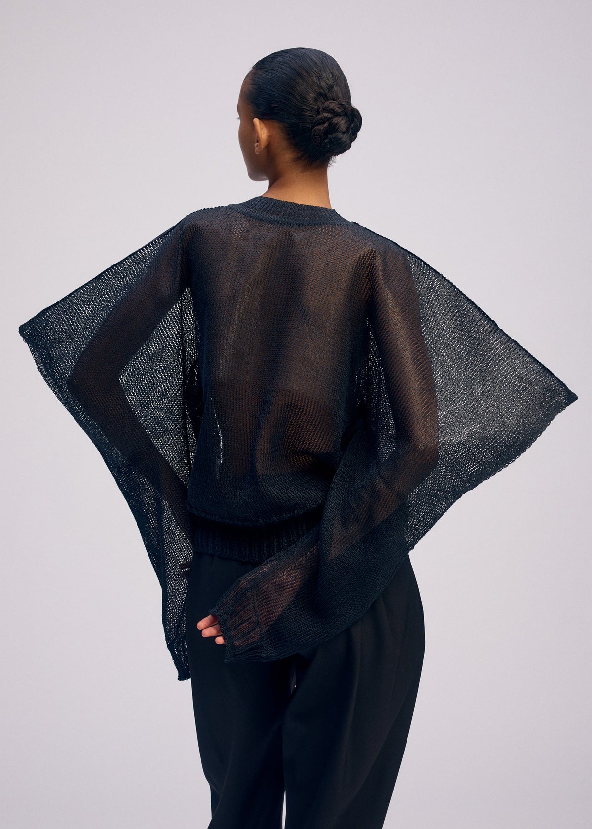 A model wears the Issey Miyake CIALDA prêt à porter.
