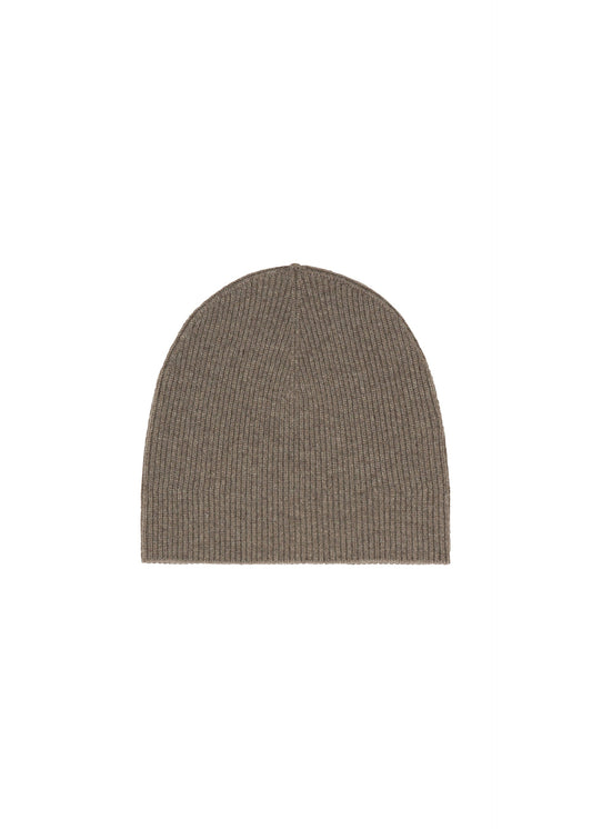A product shot of the ISSEY MIYAKE O KNIT BEANIE cap in beige.