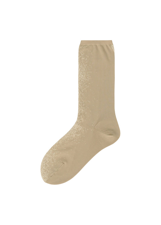 A product shot of the ISSEY MIYAKE HANDS OF LOVER SOCKS socks in beige-hued.