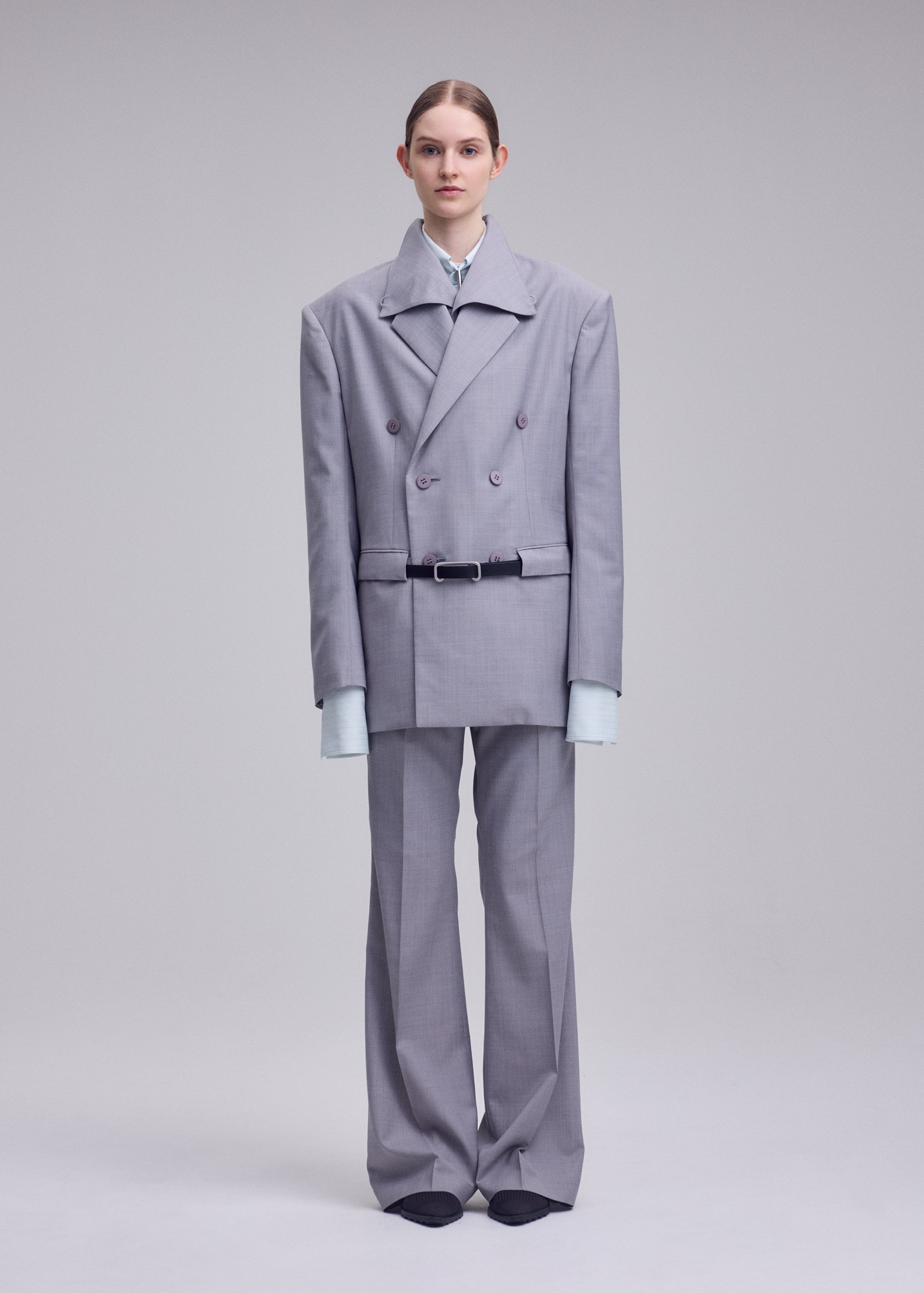 A model wears the ISSEY MIYAKE HONEST ENSEMBLE honest-ensemble-jacket-grey.