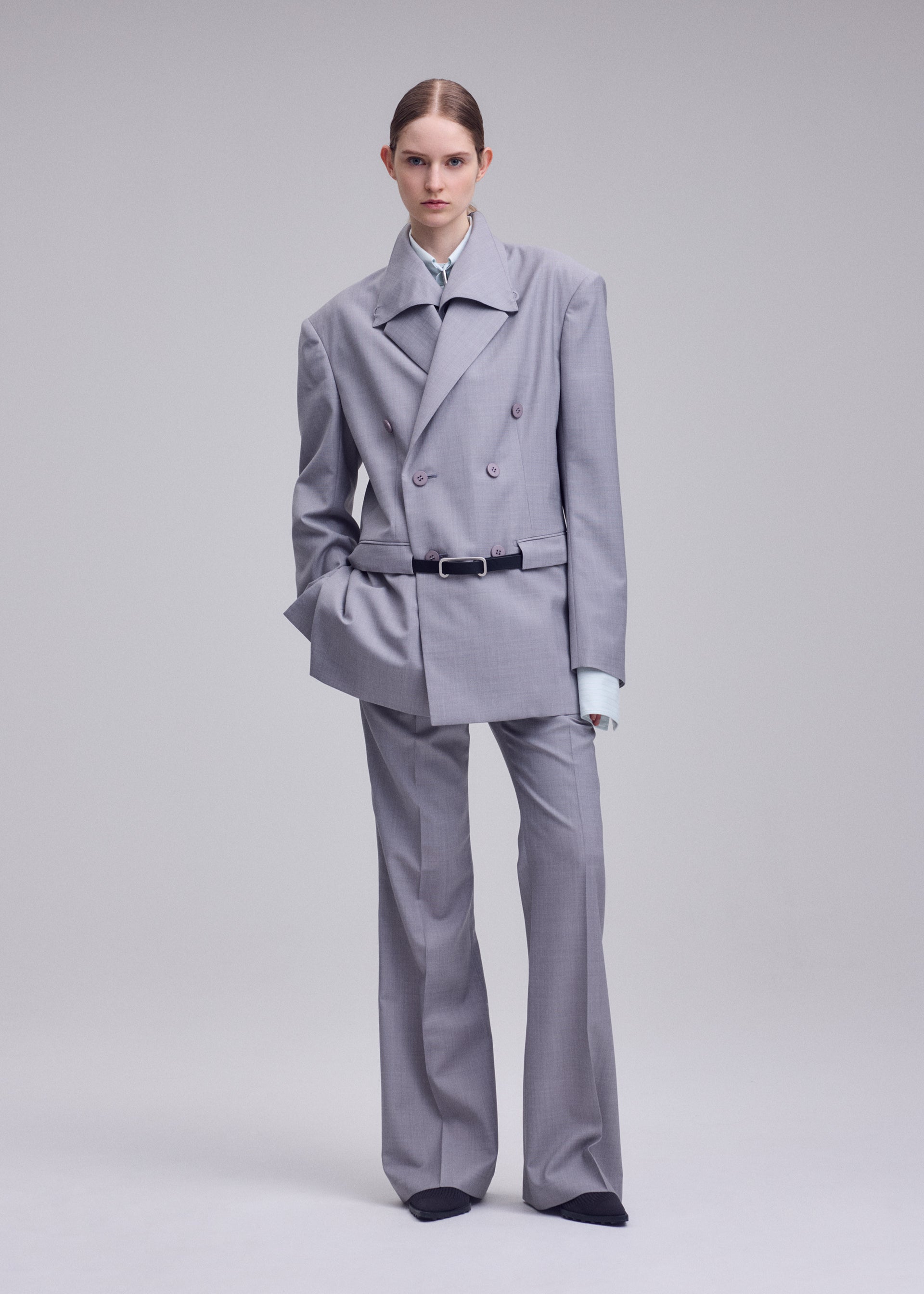 A model wears the ISSEY MIYAKE HONEST ENSEMBLE honest-ensemble-jacket-grey.