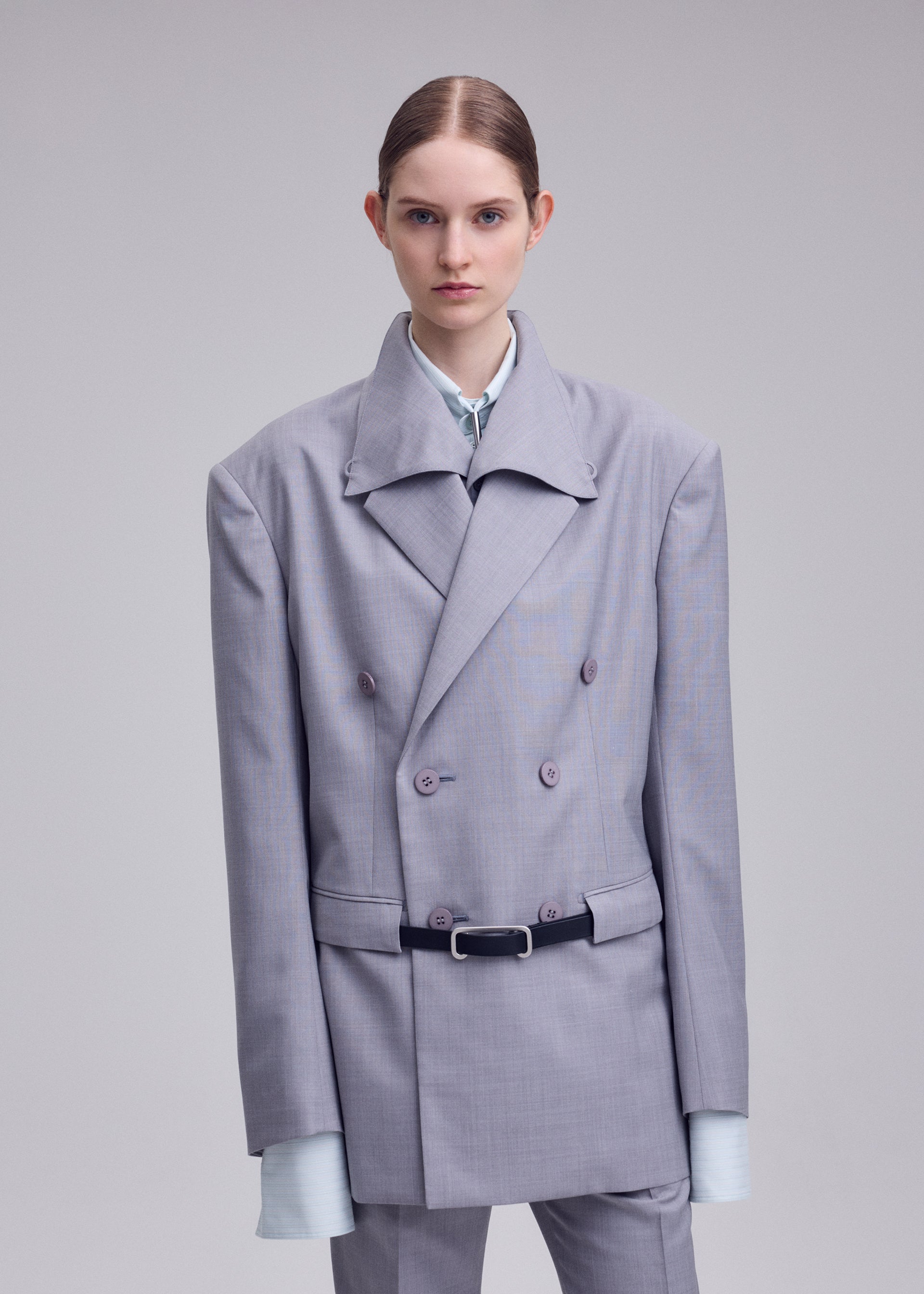 A model wears the ISSEY MIYAKE HONEST ENSEMBLE honest-ensemble-jacket-grey.