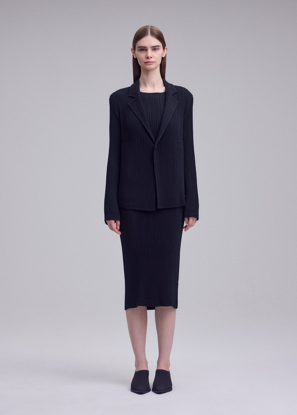 A model wears the ISSEY MIYAKE HATCHING PLEATS hatching-pleats-jacket-light-pink-1.