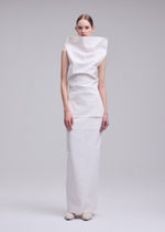 A model wears the ISSEY MIYAKE ALLOW allow-skirt-grey-1.