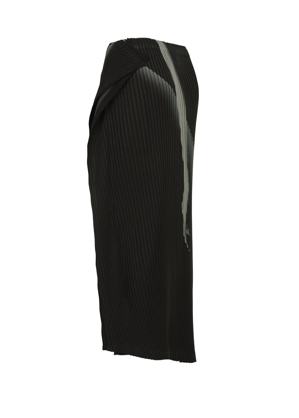 A detail shot of the ISSEY MIYAKE HANDS OF LOVER PLEATS skirt.