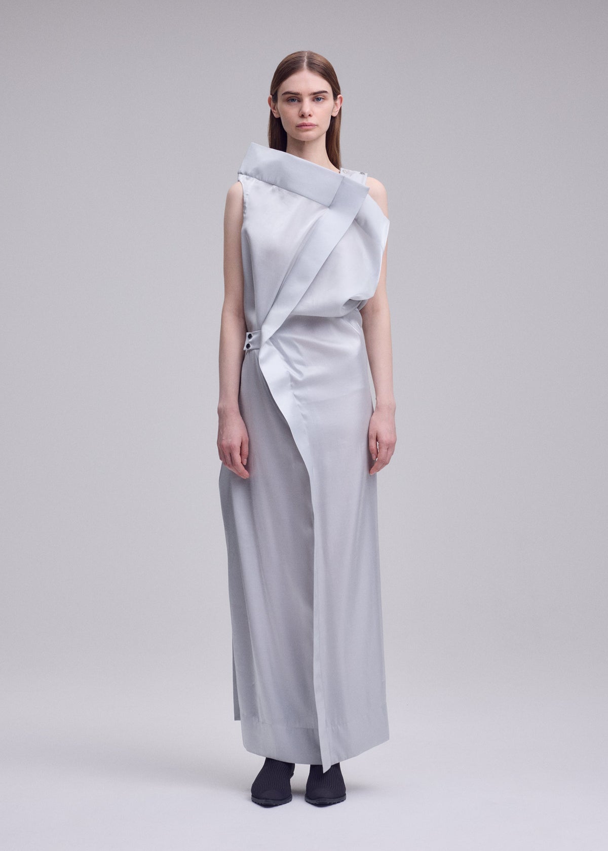 A model wears the ISSEY MIYAKE MERCURY mercury-dress-light-grey.
