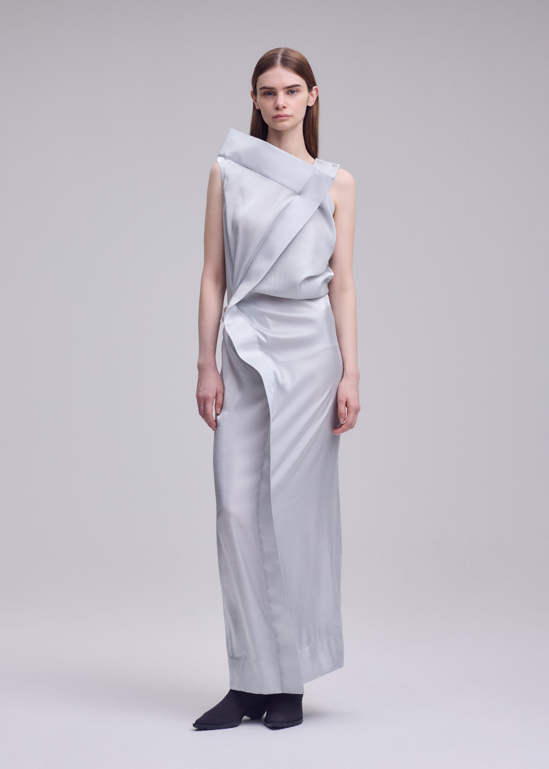 A model wears the ISSEY MIYAKE MERCURY mercury-dress-dark-navy-1.