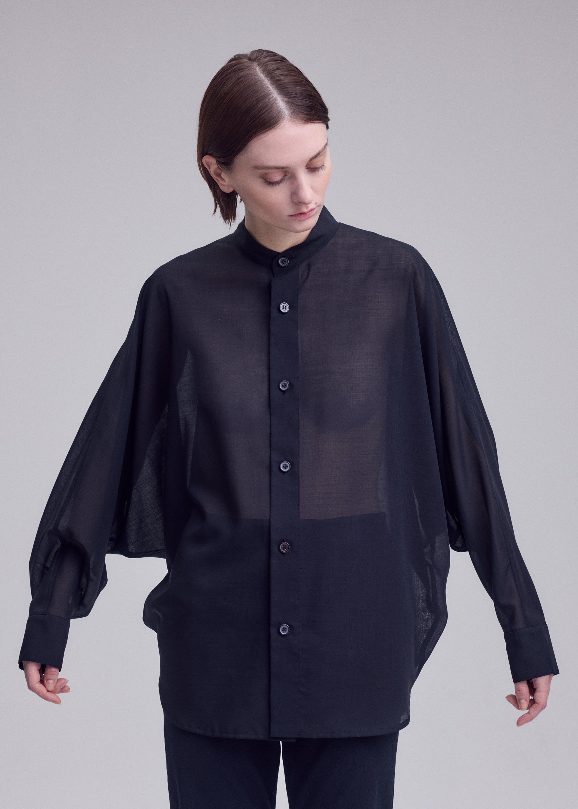 A model wears the ISSEY MIYAKE SHEER WOOL sheer-wool-shirt-black-4-fw26.