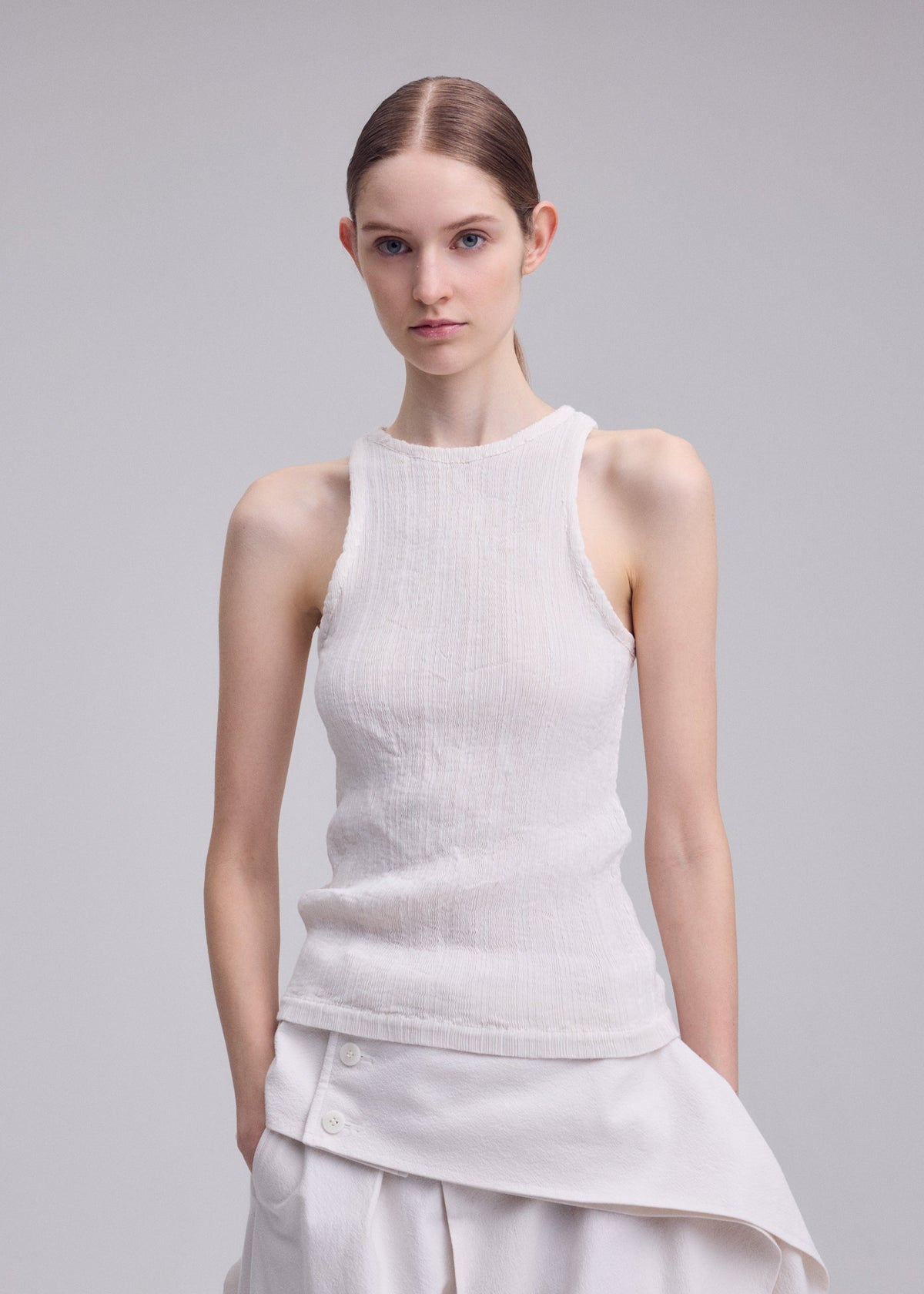 A model wears the ISSEY MIYAKE RILL rill-shirt-off-white.